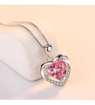 Sevgiliye,Eşe,Anneye Hediye (Cartier Marka Deri Kutusunda) Gümüş,Taşlı Kalp Retro Kolye (Lila)