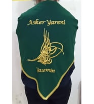 Yeşil Kırmızı Tuğra O Şimdi Asker Asker Yareni İsimli Nakış İşlemeli Kına - Damat - Asker Omuz Şalı Atkısı Omuz Örtüsü İsme Özel (Yeşil)