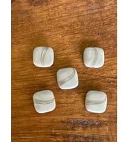 2X2 CM CAM AKITMA DESENLİ DELİKLİ DÜĞME 5 ADET (Gri)