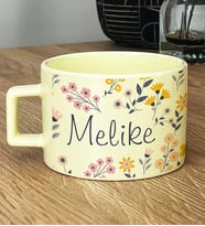 Kişiye Özel İsim Yazılı Hediye Pastel Fincan Çiçek Desenli -9- (Sarı)