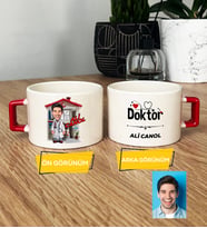 Kişiye Özel Karikatürlü Doktor Hediye Lüks Fincan Doktora Tıp Bayramı Hediyesi (Kırmızı)