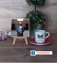 Kuran Kursu Hocası Fotoğraflı Dekoratif Taş, Ahşap Altlıklı Türk Kahvesi Fincanı Hediye (Model 3)