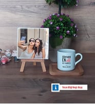 Kız Kardeş Fotoğraflı Dekoratif Taş, Ahşap Altlıklı Türk Kahvesi Fincanı Hediye (Model 1)