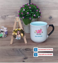 Kadın Sınıf Öğretmenine Hediye Kupa Bardak Beyaz ve Fotoğraflı Ahşap Anahtarlık Hediye Öğretmenler Günü Hediyesi (Model 10)
