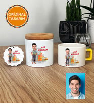 Kişiye Özel Karikatürlü İnşaat Mühendisi Hediye Seti Lüks Fincan, Kalemlik, Anahtarlık Erkek İnşaat Mühendisine Mühendisler Günü Hediyesi (Sarı)