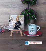 Arapça Öğretmeni Fotoğraflı Dekoratif Taş, Ahşap Altlıklı Türk Kahvesi Fincanı Hediye Öğretmenler Günü Hediyesi (Model 3)