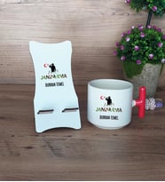 Kişiye Özel Jandarma Hediye Sepeti Kupa Bardak T Kulplu ve Ahşap Telefon Standı Askeri Personele Hediye, Jandarmaya Hediye (Model 1)