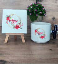 Çiçek Tasarımlı İsim Hediye Seti Kupa Bardak T Kulplu ve Dekoratif Taş Anneye Ablaya Kız Kardeşe (Model 2)
