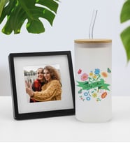 Kişiye Özel Pipetli Buzlu Cam Bardak & Siyah Paspartulu Çerçeve Hediye Seti (Beyaz)