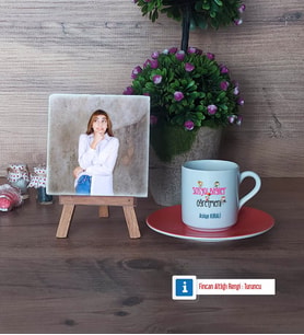 Sosyal Bilgiler Öğretmeni Fotoğraflı Dekoratif Taş, Ahşap Altlıklı Türk Kahvesi Fincanı Hediye (Model 8)
