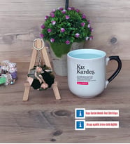 Kız Kardeş Kupa Bardak Beyaz ve Fotoğraflı Ahşap Anahtarlık Hediye (Model 10)