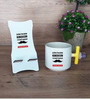 Erkek Öğretmene Hediye Hediye Sepeti Kupa Bardak T Kulplu ve Ahşap Telefon Standı Öğretmenler Günü Hediyesi (Model 5)