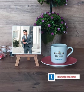 Sosyoloji Öğretmeni Fotoğraflı Dekoratif Taş, Ahşap Altlıklı Türk Kahvesi Fincanı Hediye Öğretmenler Günü Hediyesi (Model 6)