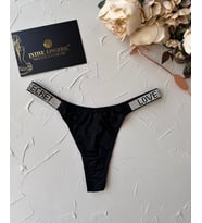Doja Yoğun Taşlı Love Secret Yazılı Ağı Pamuklu İthal Saten Tanga (Siyah)