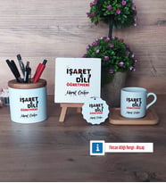 İşaret Dili Öğretmeni Hediye Seti Dekoratif Taş, Kalemlik, Ahşap Altlıklı Türk Kahvesi Fincanı, Ahşap Anahtarlık Hediye (Model 1)