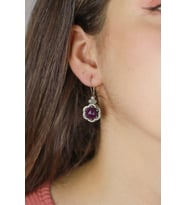 Kök Zümrüt Taşlı Çiçek Modeli Otantik Gümüş Küpe (Mor)