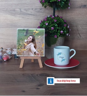 İsme Özel Doğum Günü Hediyesi Fotoğraflı Dekoratif Taş, Ahşap Altlıklı Türk Kahvesi Fincanı Hediye (Model 3)