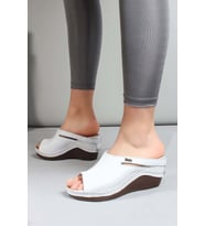 FAST STEP Hakiki Deri Kadın Dolgu Topuk Terlik 972ZA1001 (Beyaz)