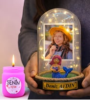 Kişiye Özel Led Işıklı Deniz Kızı Biblolu Fanus ve Kokulu Mum Fotoğraflı & Yazılı