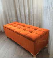 Çizgi Kapitoneli Sandıklı Puf 100 cm Gold Ayak (Turuncu)