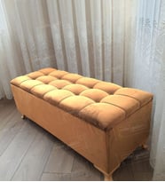 Çizgi Kapitoneli Sandıklı Puf 100 cm Gold Ayak (Vizon)