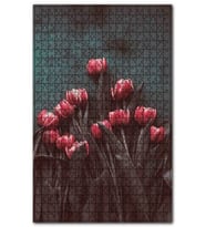 Cakapuzzle Kırmızı Laleler Eskitilmiş Yeşil Arkaplan Puzzle Yapboz MDF (Ahşap) (1000 Parça)
