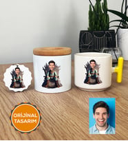 Kişiye Özel Karikatürlü Doğum Günü Hediyesi Hediye Seti T Kupa, Kalemlik, Anahtarlık Babaya Abiye Erkek Sevgiliye Hediye (Sarı)