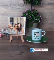 Kız Kardeş Fotoğraflı Dekoratif Taş, Ahşap Altlıklı Türk Kahvesi Fincanı Hediye (Model 9)