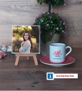 Kadın Sınıf Öğretmenine Hediye Fotoğraflı Dekoratif Taş, Ahşap Altlıklı Türk Kahvesi Fincanı Hediye Öğretmenler Günü Hediyesi (Model 6)