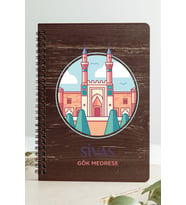Sivas Gök Medresi Şehir Tasarım Ahşap Kapaklı Defter Kraft Kâğıt Özel Tasarım (Gri - Siyah - Beyaz)