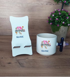 Fizik Öğretmeni Hediye Sepeti Kupa Bardak T Kulplu ve Ahşap Telefon Standı Öğretmenler Günü Hediyesi (Model 2)