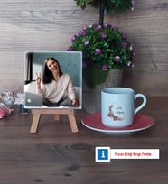 Doğum Günü Hediyesi İsme Özel Fotoğraflı Dekoratif Taş, Ahşap Altlıklı Türk Kahvesi Fincanı Hediye (Model 6)