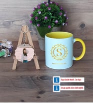 Gold Baş Harf Kupa Bardak Beyaz ve Fotoğraflı Ahşap Anahtarlık Hediye (Model 7)