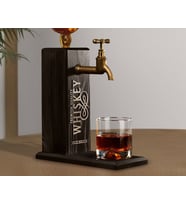 BK Gift Kişiye Özel Kabartma İsimli Musluklu Siyah(Ebony) Ahşap Viski Standı, Viski Çeşmesi, Doğum Günü Hediyesi, Ev Hediyesi, İçecek Dispenseri (Model 3)