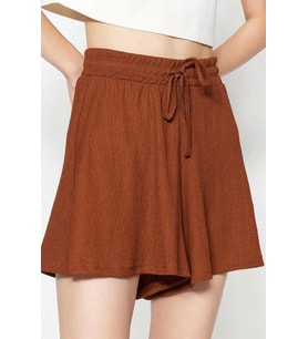 Moda Örme Normal Bel Geniş Paça Gündelik Vizon Rahat Kesim Normal Bel Bürümcük Dokulu Şort (Kahverengi)