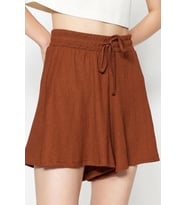 Moda Örme Normal Bel Geniş Paça Gündelik Vizon Rahat Kesim Normal Bel Bürümcük Dokulu Şort (Kahverengi)
