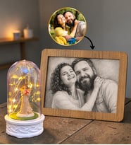 Kişiye Özel Karakalem Fotoğraflı Çerçeve ve Led Işıklı Şans Melekli Fanus Hediye Seti