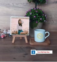 Gold Baş Harf Fotoğraflı Dekoratif Taş, Ahşap Altlıklı Türk Kahvesi Fincanı Hediye (Model 1)