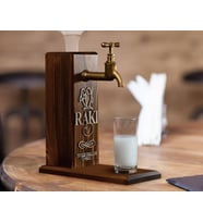 BK Gift Kişiye Özel Kabartma İsimli Musluklu Ceviz Ahşap Rakı Standı, Rakı Çeşmesi, Doğum Günü Hediyesi, Ev Hediyesi, İçecek Dispenseri (Model 3)