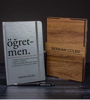 eJOYA Öğretmenlere Özel Ahşap Kutuda Defter Kalem Hediye Seti 110588 (Gümüş)