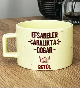 Kişiye Özel Efsaneler Aralıkta Doğar Hediye Pastel Fincan Doğum Günü Hediyesi (Sarı)