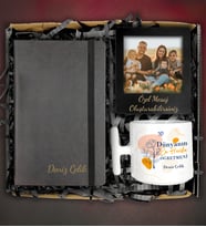 Öğretmenler Günü 5 Farklı Tasarım İle Kişiye Özel Defter&Kişiye Özel T Kupa&Kişiye Özel Fotoğraflı Çerçeve Hediye Kutusu (Bej)