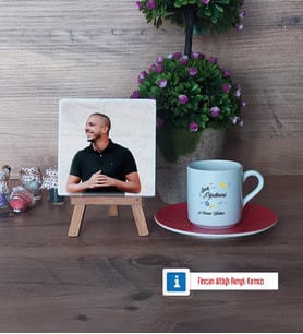 Sınıf Öğretmeni Fotoğraflı Dekoratif Taş, Ahşap Altlıklı Türk Kahvesi Fincanı Hediye Öğretmenler Günü Hediyesi (Model 3)