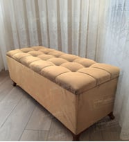 Çizgi Kapitoneli Sandıklı Puf 90 cm Ceviz Ayak (Vizon)