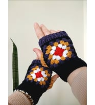Boho Parmaksız Eldiven, Renkli Motif Eldivenler, El Yapımı Renkli Açık Parmak Eldiveni, Kemzey Handmade Giyim Aksesuarları (Siyah-Mor)