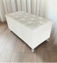 Lüks Sandıklı Kapitoneli Ayakucu Puf Bench 120 cm Beyaz Ayak (Beyaz)