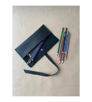 ALESTA LEATHER İsme Özel El Yapımı Hakiki Deri Kalemlik (Siyah)