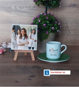 Eczane Teknikeri Fotoğraflı Dekoratif Taş, Ahşap Altlıklı Türk Kahvesi Fincanı Hediye (Model 9)