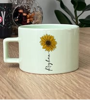 Kişiye Özel Ayçiçek ve İsim Yazılı Hediye Pastel Fincan  Çiçek Desenli (Yeşil)