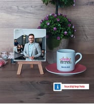 İspanyolca Öğretmeni Fotoğraflı Dekoratif Taş, Ahşap Altlıklı Türk Kahvesi Fincanı Hediye (Model 6)
